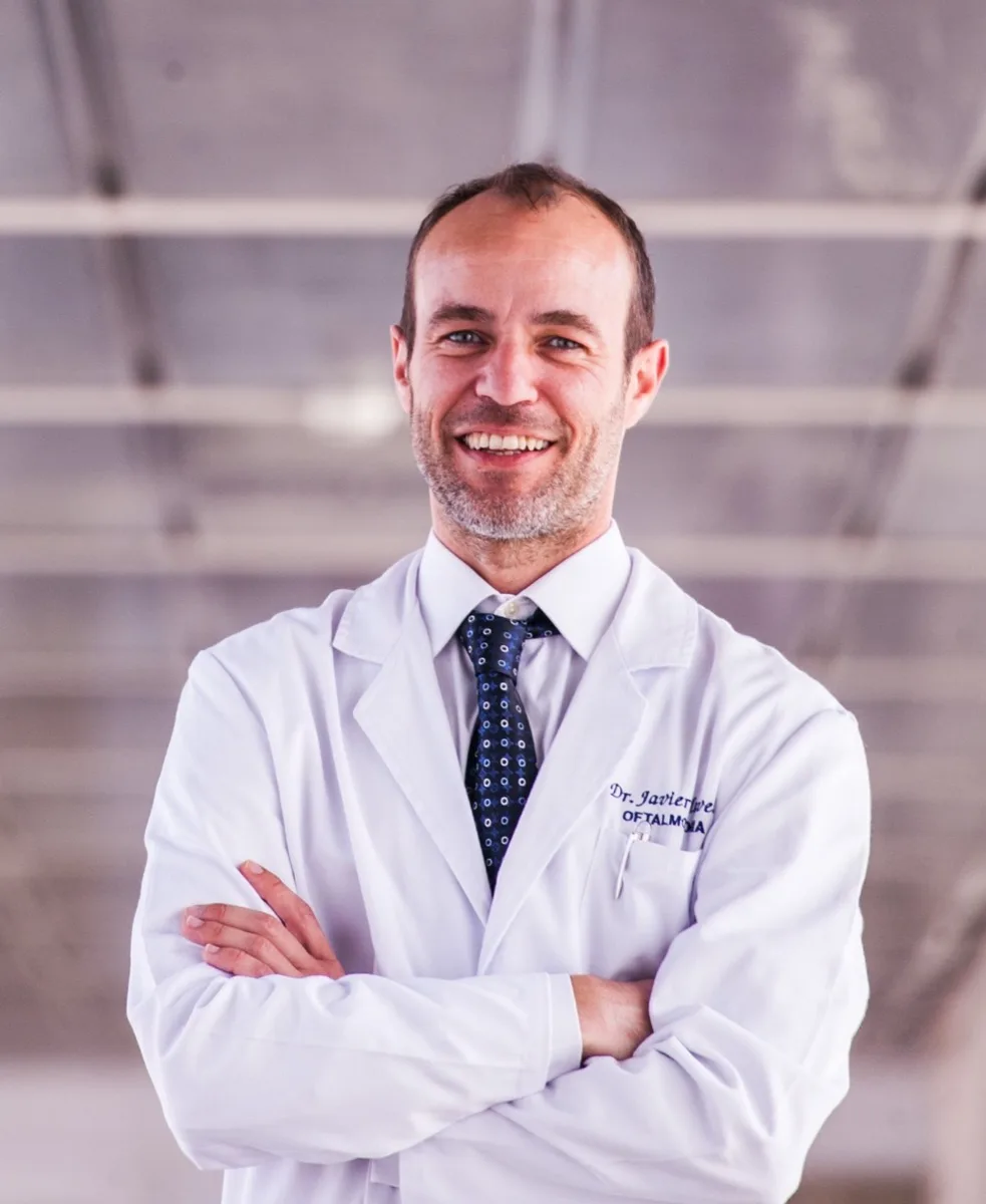 Dr. Javier Clavel Laria, oftalmólogo